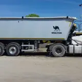 Ciągnik siodłowy z naczepą Wielton na pusto waży ok. 15-18 ton.