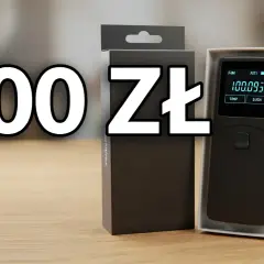 Alkomat w opakowaniu, obok napisu "500 zł".
