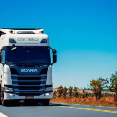 Ile waży tir bez naczepy? Zaskakujące fakty o ciężarówkach