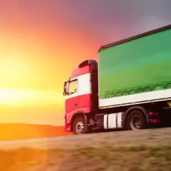 Ile kosztuje nowy tir z naczepą? Sprawdź ceny i modele, które zaskakują