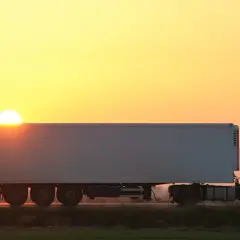 Naczepa BDE co to jest i jak zwiększa efektywność transportu?