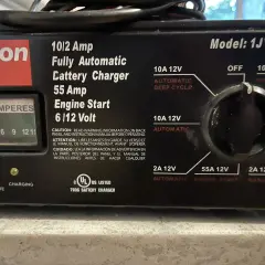 Prostownik Dayton 10/2 Amp, 55 Amp Engine Start, 6/12 Volt. Sprawdź, ile amper prostownik do samochodu potrzebujesz.