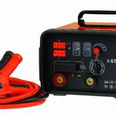 Pomarańczowy prostownik z kablami rozruchowymi. Zastanawiasz się, ile kosztuje dobry prostownik? Ten model I-STARTER 841 to solidny wybór.