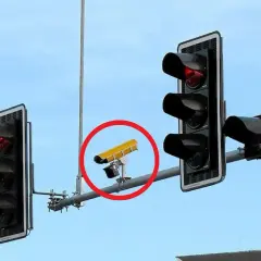 Kamery Red Light: Gdzie są, jak działają i ile kosztuje mandat?
