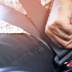 Kiedy nie trzeba zapinać pasów bezpieczeństwa? Oto ważne wyjątki