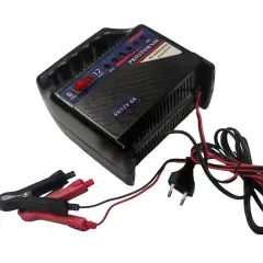 Prostownik 6V/12V z przełącznikiem. Czy prostownikiem 12v można ładować akumulator 6v? Tak, ten model to umożliwia.