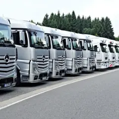 Ile kosztuje ubezpieczenie naczepy? Sprawdź, co wpływa na ceny