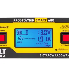 Prostownik Volt Smart A80 pokazuje, ile prądu pobiera prostownik do akumulatora: 1.9A.