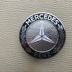 Mercedes nowe logo: Płaska gwiazda 2D i co z autami?