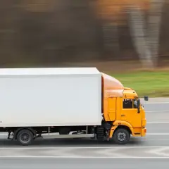 Ile waży tir z pustą naczepą? Zaskakujące różnice w wagach!