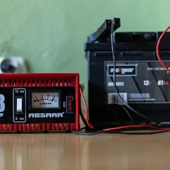 Mrakumulator jaki prostownik wybrać, aby uniknąć kosztownych błędów