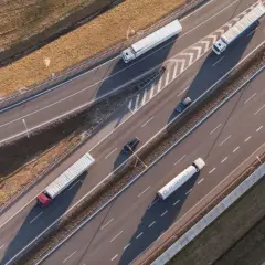Autostrada czy droga krajowa: która opcja oszczędzi czas i pieniądze?