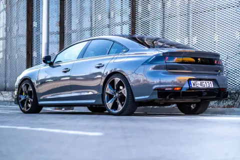 Peugeot 508 PSE: 360 KM hybryda. Czy warto kupić w Polsce?