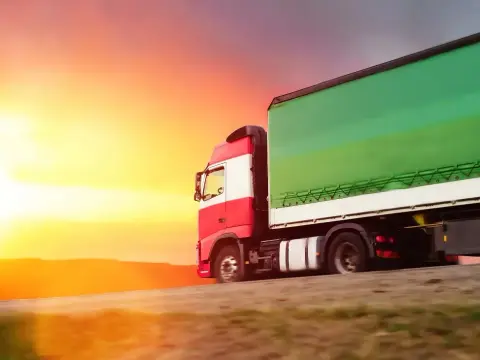 Ile kosztuje nowy tir z naczepą? Sprawdź ceny i modele, które zaskakują