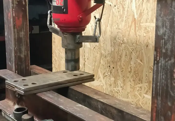Jak zrobić prasę hydrauliczną z lewarka i zaoszczędzić pieniądze