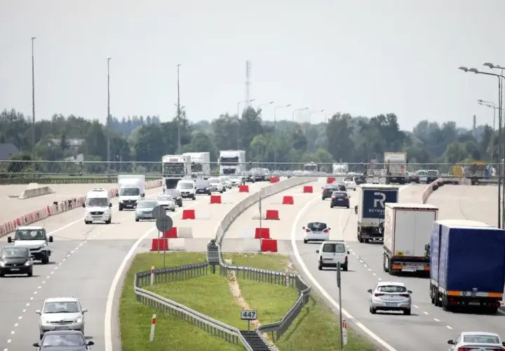 Ile można jechać autostradą z przyczepą? Uważaj na mandaty!