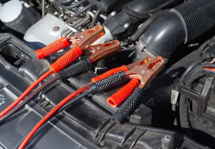 Jak bezpiecznie podłączyć prostownik do Mondeo MK4 - krok po kroku