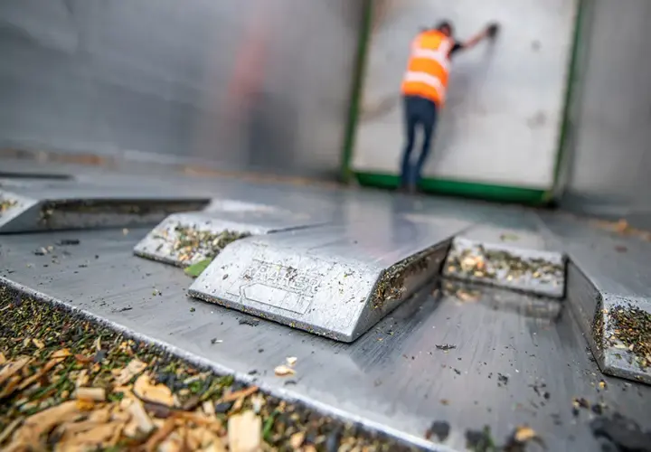 Jak działa ruchoma podłoga w naczepie? Odkryj jej tajemnice i zalety
