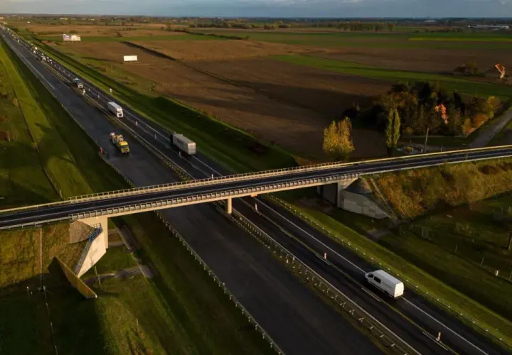 Czy autostrada A2 jest przejezdna? Sprawdź aktualne utrudnienia i opłaty