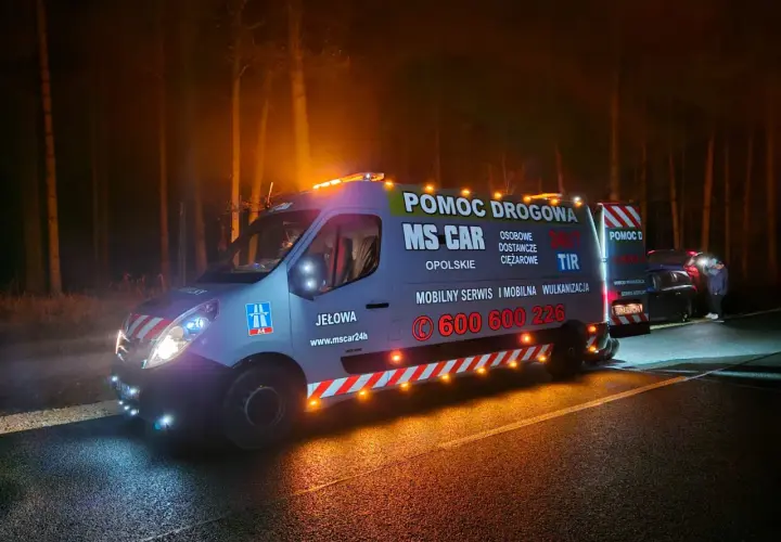 Pomoc drogowa MS CAR na drodze, być może na autostradzie A4, która jest płatna. Pomoc całodobowa dla samochodów osobowych, dostawczych i TIR.