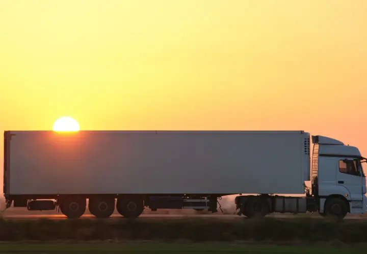 Naczepa BDE co to jest i jak zwiększa efektywność transportu?