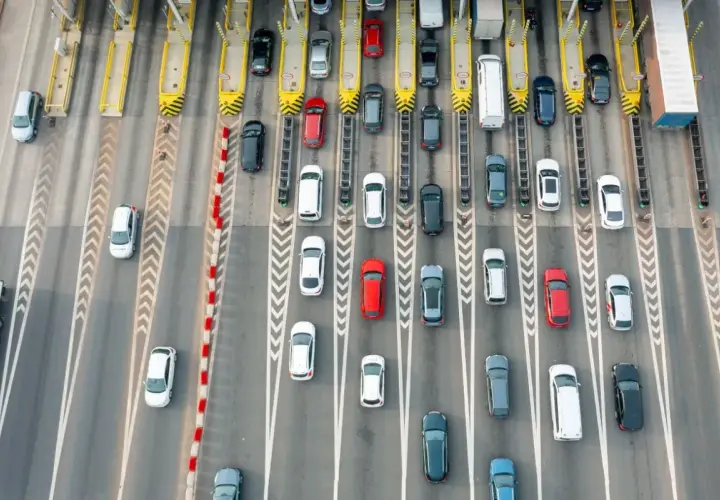 Korki na autostradzie. Zastanawiasz się, jak kupić etoll online? To proste, wystarczy kilka kliknięć.