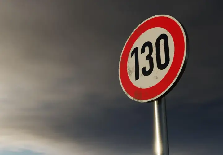 Ile na autostradzie w Niemczech? Ograniczenia prędkości i zasady jazdy