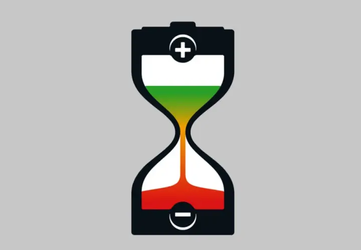 Klepsydra w kształcie akumulatora samochodowego z kolorowym wskaźnikiem naładowania. Odpowiedź na pytanie: jak długo ładować akumulator samochodowy.