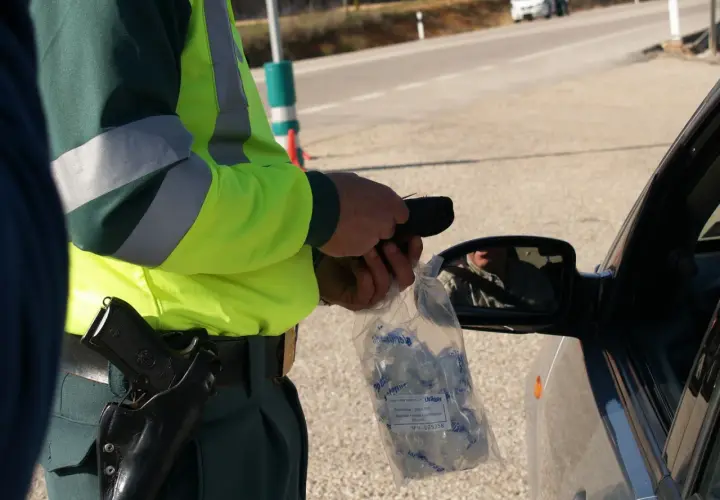 Kiedy policja może badać alkomatem? Poznaj swoje prawa i obowiązki