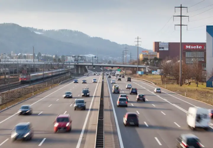 Ile kosztuje autostrada w Szwajcarii? Sprawdź, co musisz wiedzieć
