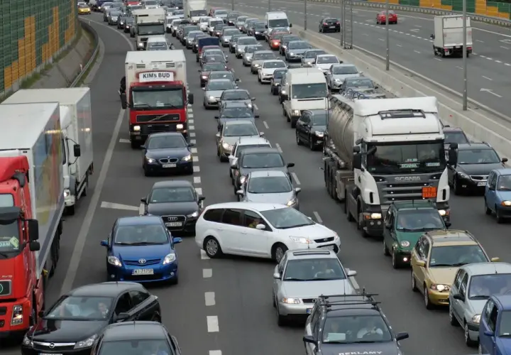 Jak sprawdzić korki na autostradzie A4 i uniknąć opóźnień w podróży