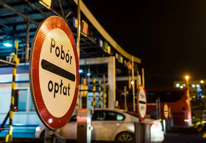 Jak płacić telefonem za autostradę i unikać kolejek na bramkach