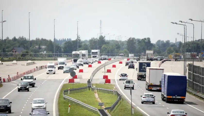 Ile można jechać autostradą z przyczepą? Uważaj na mandaty!