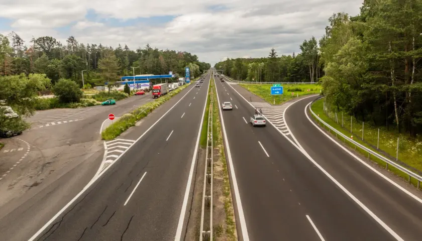 Ile na autostradzie w Czechach? Sprawdź limity prędkości i kary