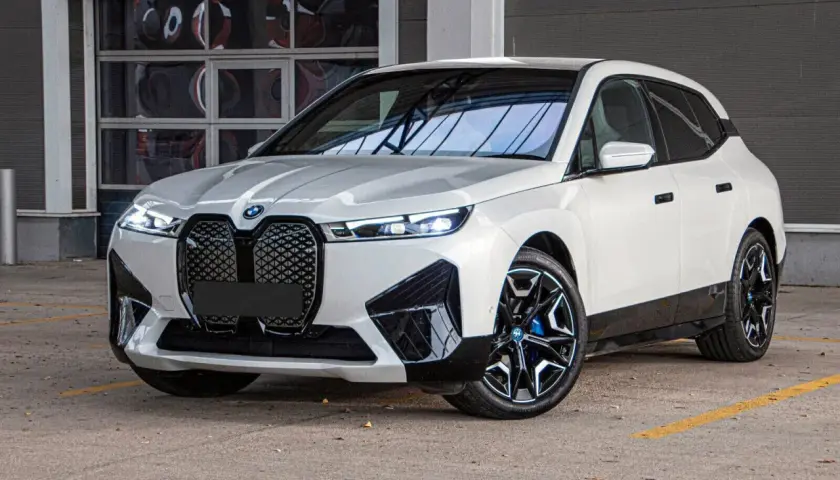 BMW iX cena: Cennik, leasing, używane. Czy warto kupić?