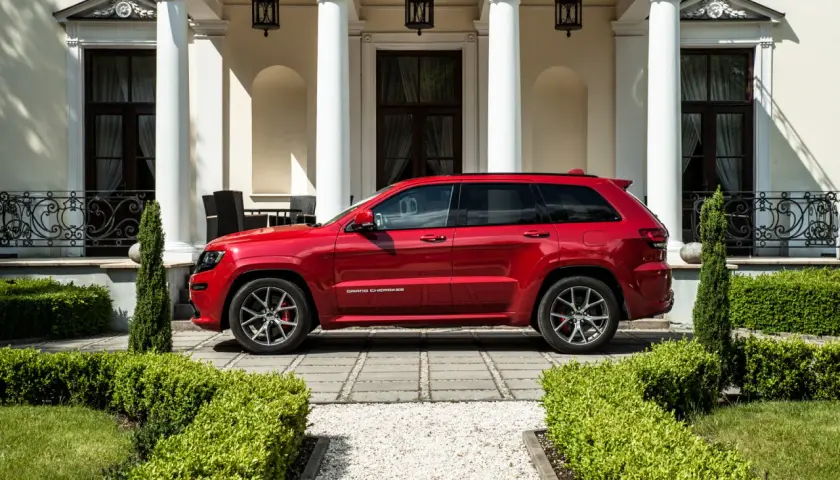 Jeep Grand Cherokee SRT: Legenda V8. Czy warto kupić?