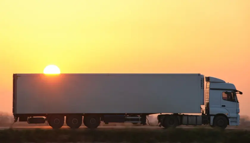 Naczepa BDE co to jest i jak zwiększa efektywność transportu?