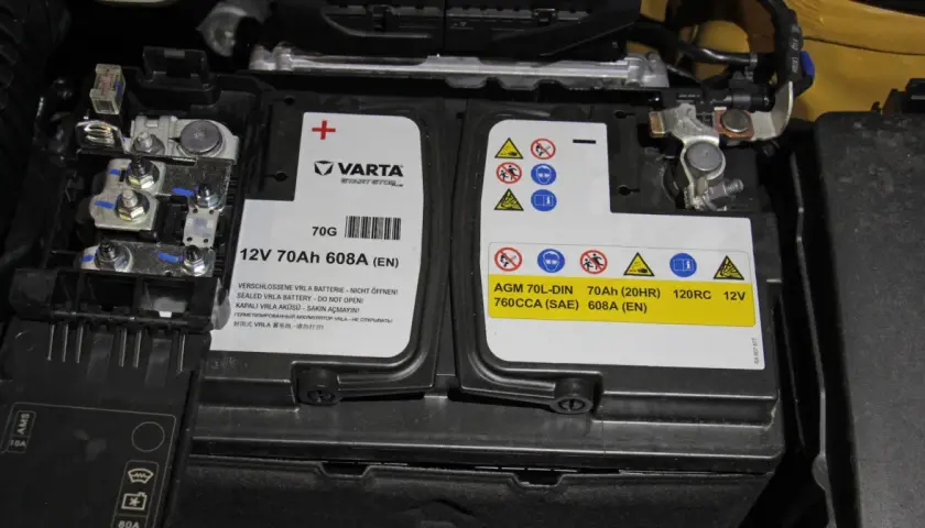 Akumulator Varta AGM 12V 70Ah. Czy agm można ładować zwykłym prostownikiem? Tak, ale z uwagą na parametry.