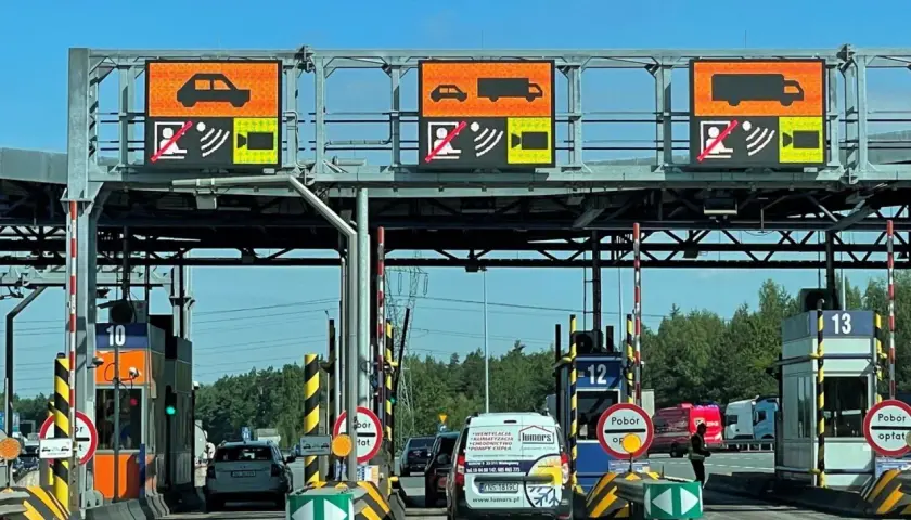 Bramki do Krakowa: na tablicach wyświetlane są symbole pojazdów i ceny.