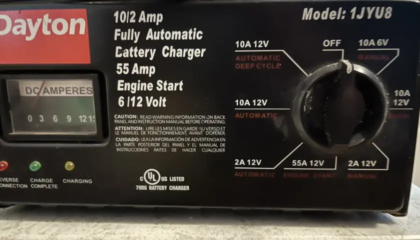 Prostownik Dayton 10/2 Amp, 55 Amp Engine Start, 6/12 Volt. Sprawdź, ile amper prostownik do samochodu potrzebujesz.
