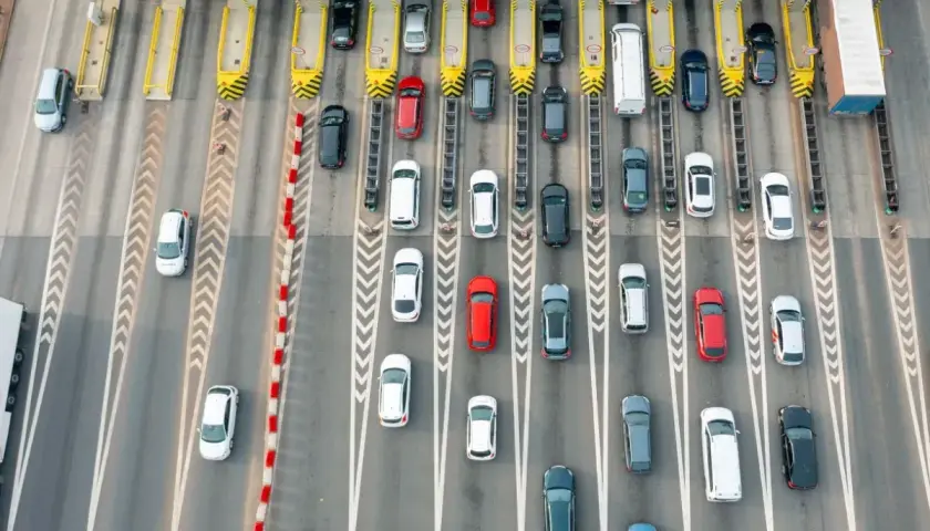 Korki na autostradzie. Zastanawiasz się, jak kupić etoll online? To proste, wystarczy kilka kliknięć.