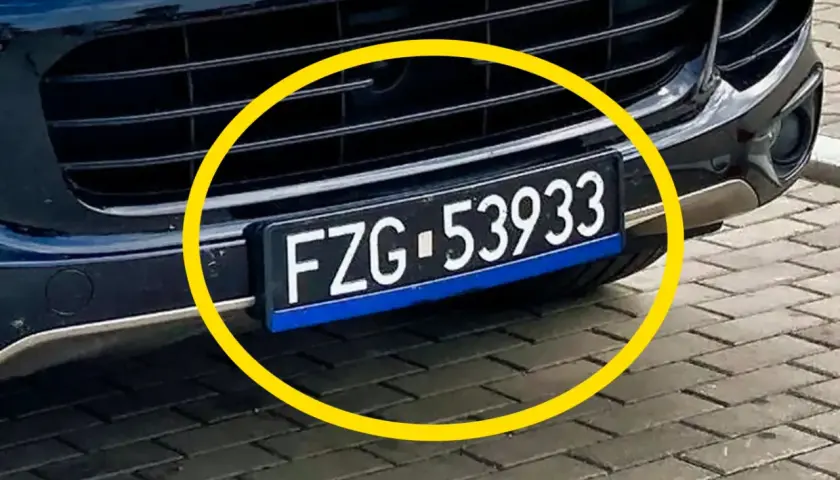 Czarne tablice rejestracyjne wykazują numer FZG-53933.