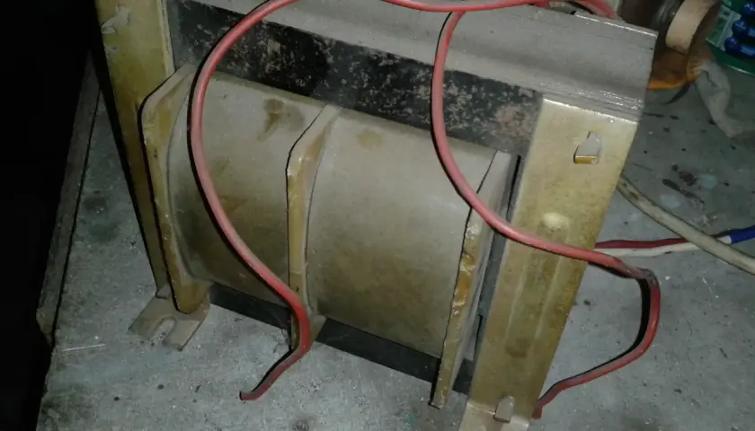 Jaki transformator do prostownika 12V? Wybierz mądrze, uniknij błędów