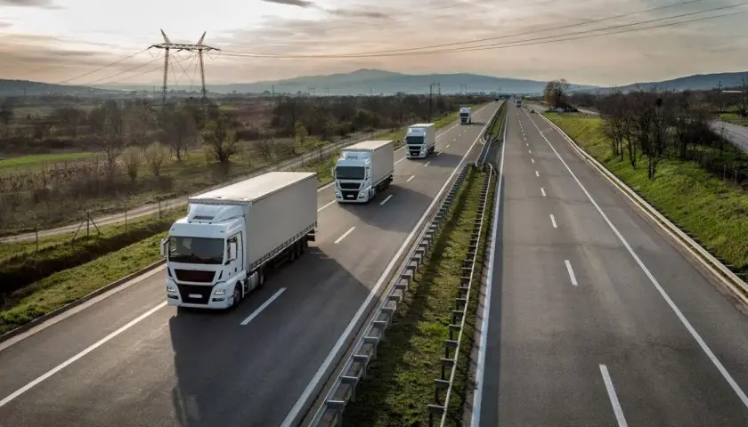 Czy ciężarówki mogą wyprzedzać na autostradzie? Sprawdź przepisy i wyjątki