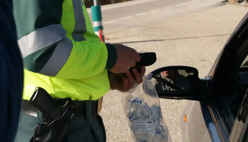 Kiedy policja może badać alkomatem? Poznaj swoje prawa i obowiązki