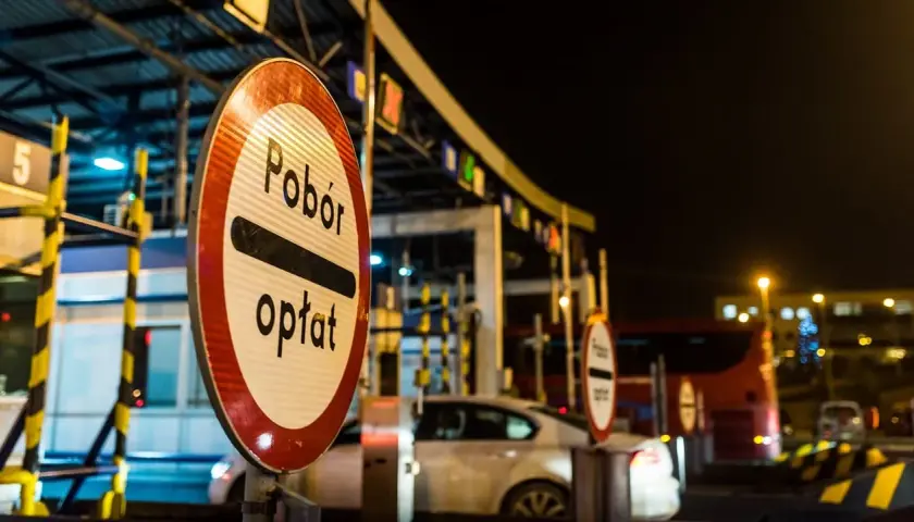 Jak płacić telefonem za autostradę i unikać kolejek na bramkach