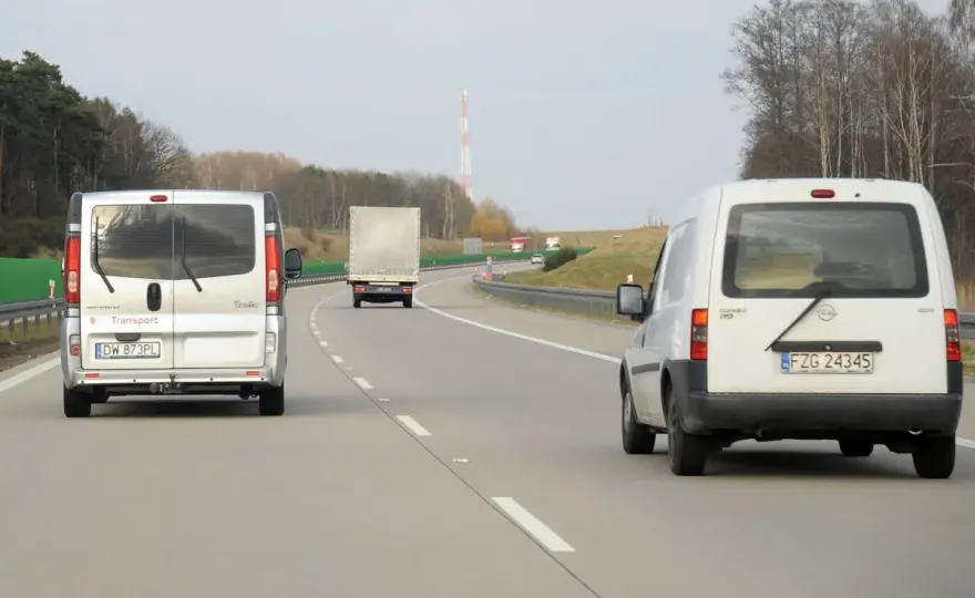 Ile tir może jechać na autostradzie - 80 czy 90 km/h? Poznaj przepisy