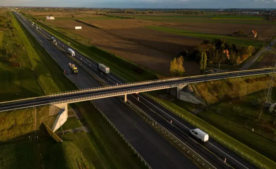 Czy autostrada A2 jest przejezdna? Sprawdź aktualne utrudnienia i opłaty