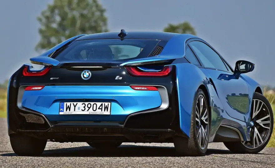 BMW i8: Ile kosztuje dziś futurystyczne marzenie? Ceny i koszty