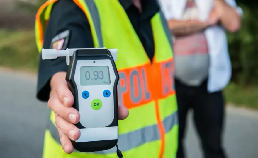 Alkohol w wydychanym powietrzu - Jak czytać wynik i jakie są kary?